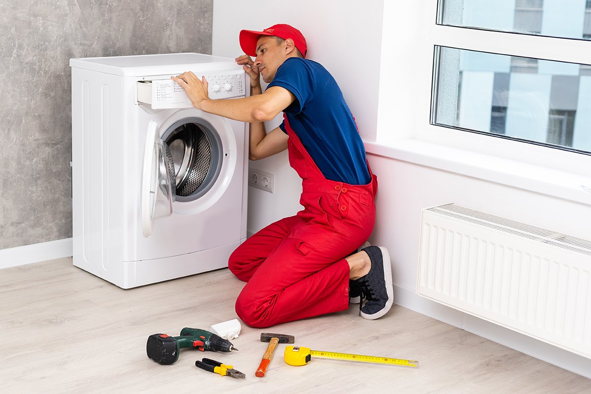 master repairs the broken washing machine